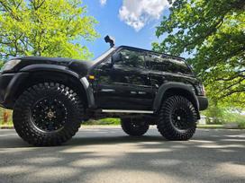 Nissan Patrol, 3.0 l., off-road / crossover