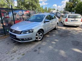 Volkswagen Passat, Седан