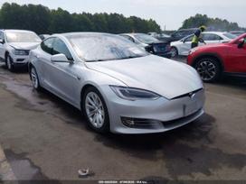 Tesla Model S, Седан