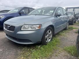Volvo S40, Седан