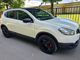 Nissan Qashqai, 1.6 l., off-road / crossover