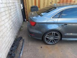 Audi S3 dalimis. Yra kelios audi s3 dalimis