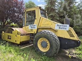 Bomag BW 211 D, vibrator / compactor