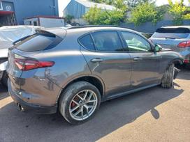Alfa Romeo Stelvio dalimis. Automobiliai iš