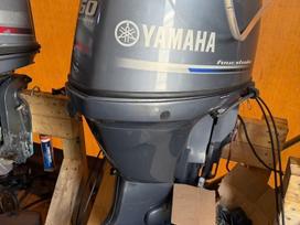 Yamaha F60, keturtakčiai pakabinami