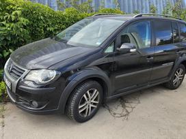 Volkswagen Cross Touran Automobilis parduodamas dalimis galime pasiūlyti įvairių metų
