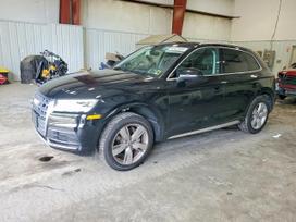 Audi Q5, 2.0 l., off-road / crossover