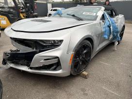 Chevrolet Camaro dalimis. Yra ir daugiau