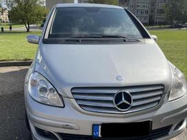 Mercedes-benz B180 dalimis. Pradedamas ardyti
