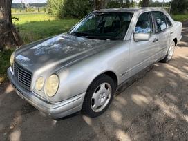 Mercedes-Benz E320, 3.2 l., Седан