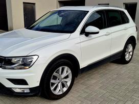 Volkswagen Tiguan, 2.0 l., Внедорожник / Кроссовер