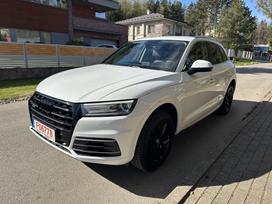 Audi Q5, 2.0 l., off-road / crossover