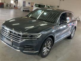 Volkswagen Touareg, 3.0 l., Внедорожник / Кроссовер