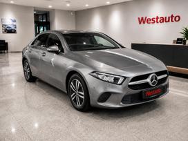 Mercedes-Benz A250, 1.3 l., Седан