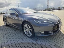 Tesla Model S, Седан