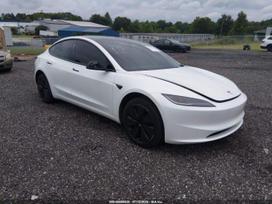 Tesla Model 3, Седан