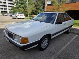 Audi 100, 1.8 l., saloon / sedan