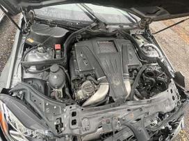 Mercedes-benz E550 dalimis. Maza rida medinis