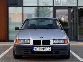 BMW 318, saloon / sedan