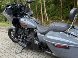 Harley-Davidson Road Glide, touring / sport touring