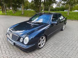 Mercedes-Benz E320, 3.2 l., saloon / sedan