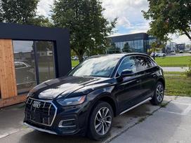 Audi Q5, 2.0 l., off-road / crossover
