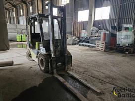 Clark C300, forklifts