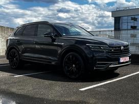 Volkswagen Touareg, 3.0 l., off-road / crossover