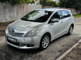 Toyota Verso, 2.0 l., Седан