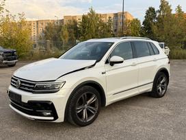 Volkswagen Tiguan, 1.4 l., off-road / crossover
