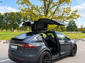 Tesla Model X, Внедорожник / Кроссовер