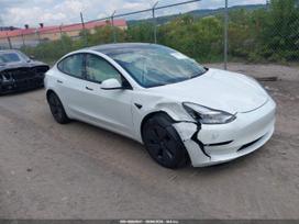 Tesla Model 3, Седан