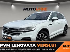 Volkswagen Touareg, 3.0 l., off-road / crossover