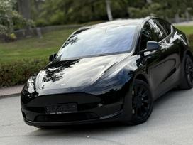 Tesla Model Y, 75 kWh, hatchback
