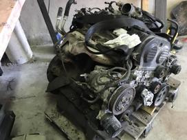 Jeep Cherokee variklio detalės