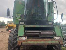 John Deere 1075, kombainai