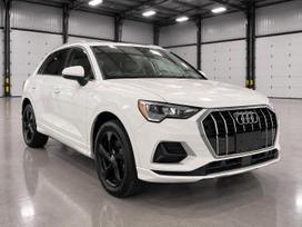 Audi Q3, 2.0 l., off-road / crossover