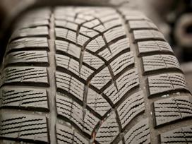 Goodyear UltraGrip Performance+, зимние 245/45 R18