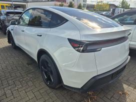 Tesla Model Y, off-road / crossover