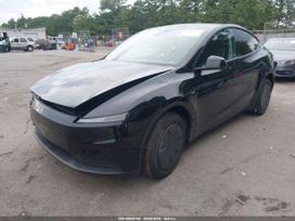Tesla Model Y, visureigis / krosoveris
