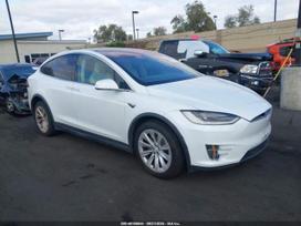 Tesla Model X, Внедорожник / Кроссовер