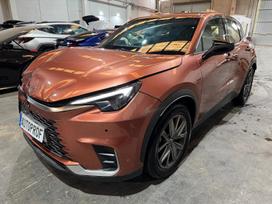 Lexus LBX, 1.5 l., off-road / crossover