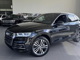 Audi Q5, 2.0 l., off-road / crossover