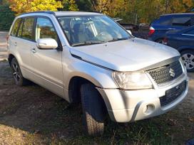 Suzuki Grand Vitara dalimis. Autosąvartynas