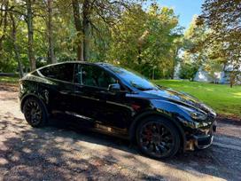 Tesla Model Y, 81 kWh, off-road / crossover
