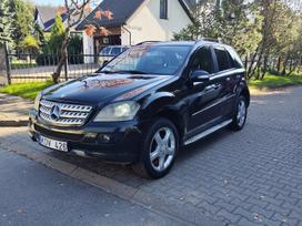 Mercedes-Benz ML320, 3.0 l., off-road / crossover