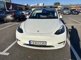 Tesla Model Y, 81 kWh, off-road / crossover
