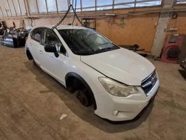 Subaru XV dalimis. Automobilis ardomas