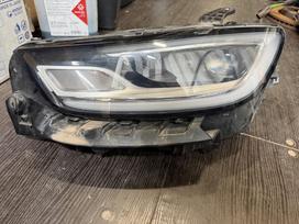 Chrysler Pacifica Pilnai svieciantis kaires puses