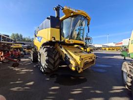 New Holland CX8080, combine harvesters